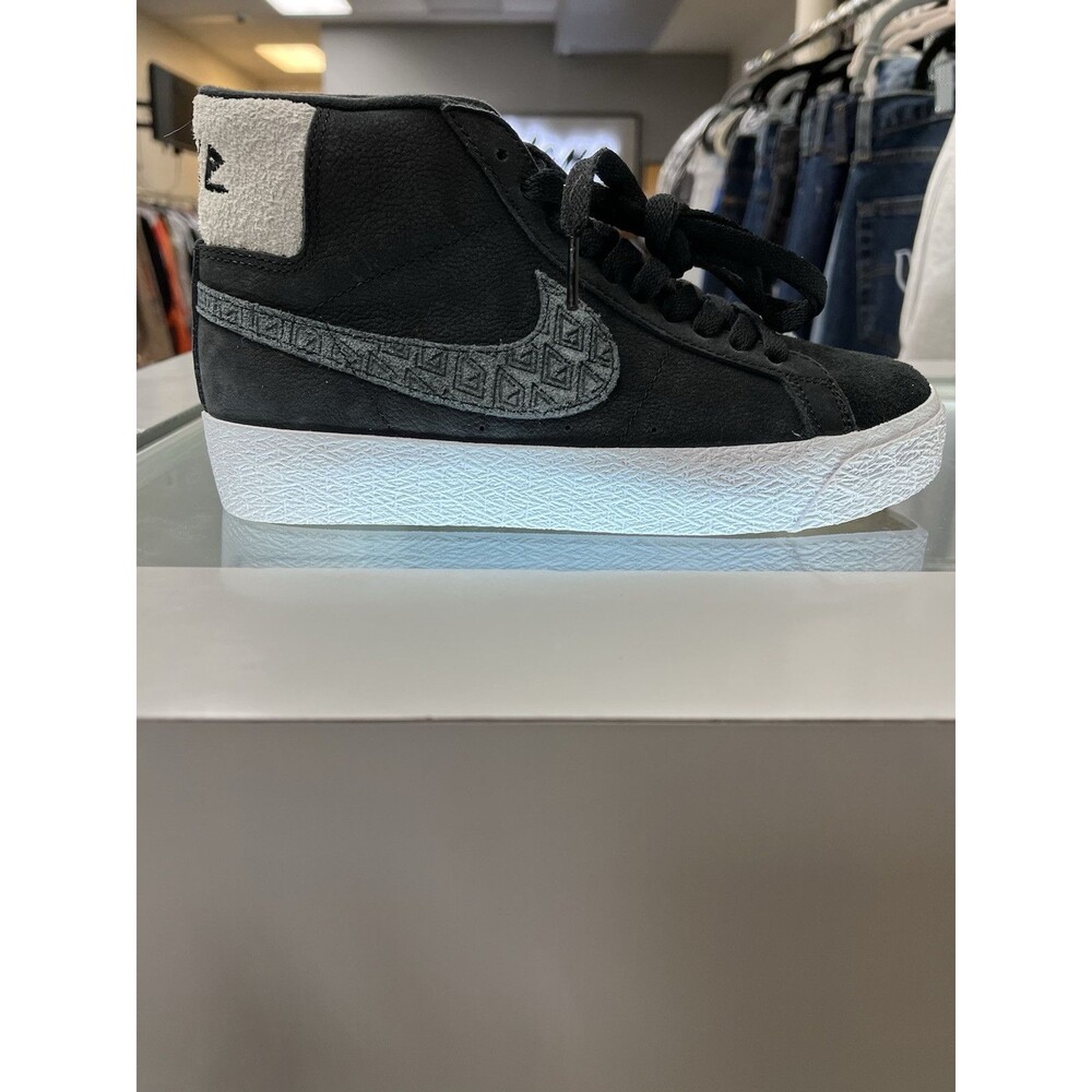 Size 4 - Nike Gnarhunters x Zoom Blazer SB Mid Black